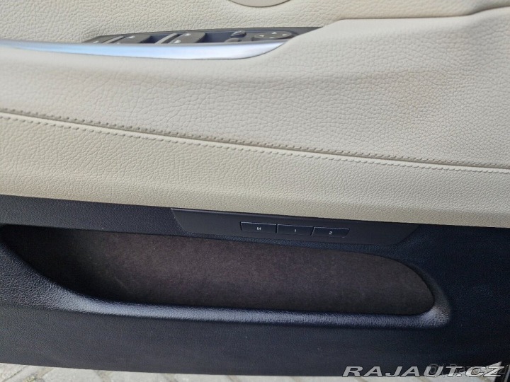 BMW 5 3,0   GT 530d xDrive gran 2011