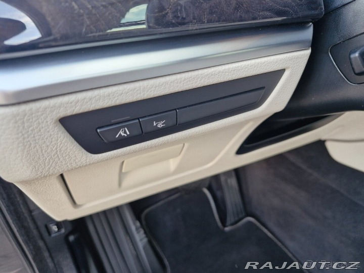 BMW 5 3,0   GT 530d xDrive gran 2011