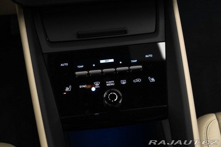 Porsche Macan 4  EL Vzduch BOSE 2026