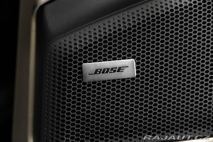 Porsche Macan 4  EL Vzduch BOSE 2026