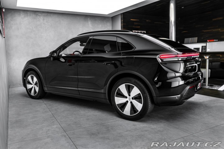 Porsche Macan 4  EL Vzduch BOSE 2026