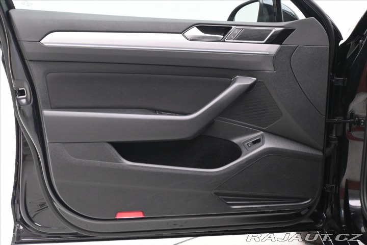 Volkswagen Passat 2,0 TDI 110 kW DSG Busine 2022