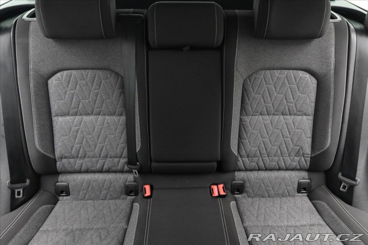 Volkswagen Passat 2,0 TDI 110 kW DSG Busine 2022