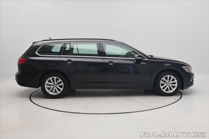 Volkswagen Passat 2,0 TDI 110 kW DSG Busine 2022