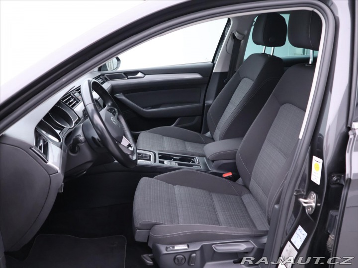 Volkswagen Passat 2,0 TDI 110kW DSG Navi DP 2022