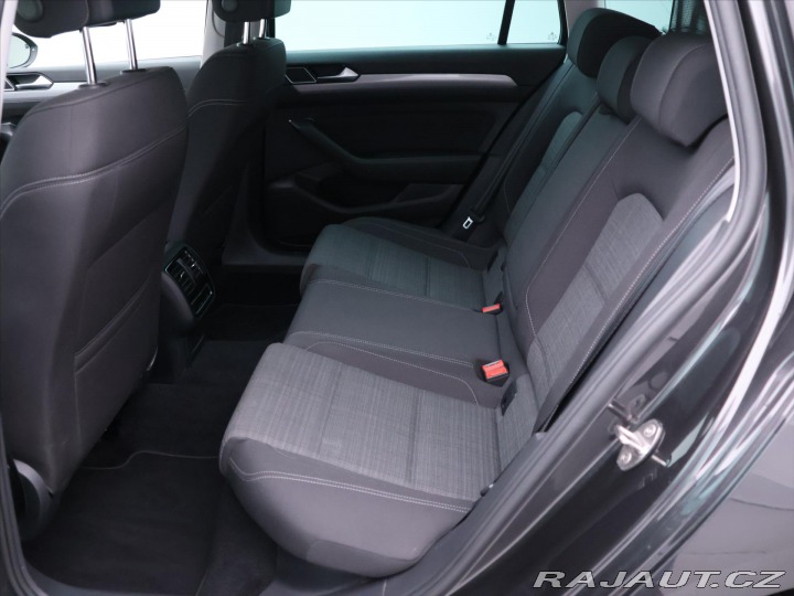 Volkswagen Passat 2,0 TDI 110kW DSG Navi DP 2022