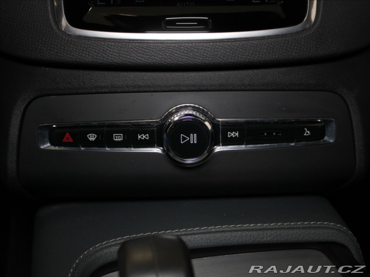 Volvo XC90 2,0 D5 AWD Mom.PRO Paměť 2021