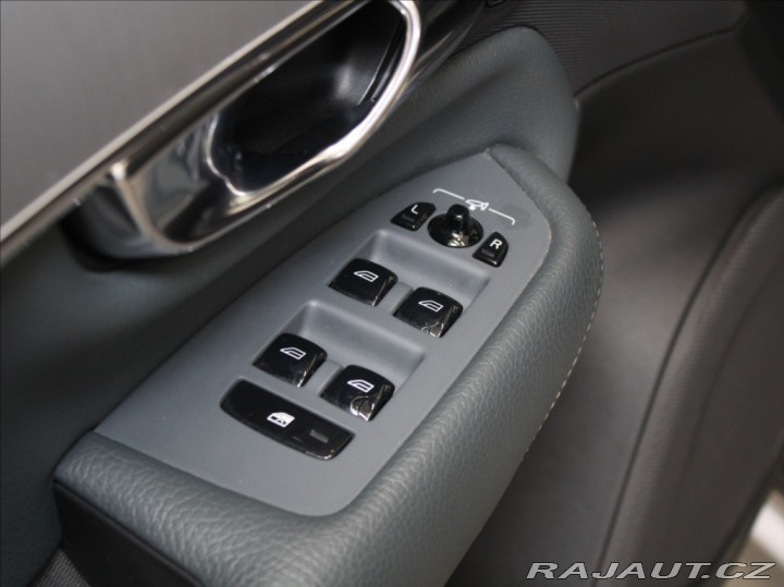 Volvo XC90 2,0 D5 AWD Mom.PRO Paměť 2021