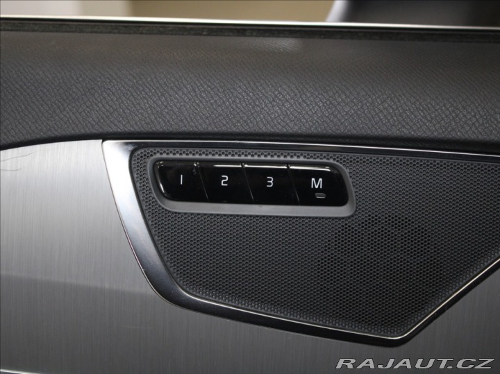 Volvo XC90 2,0 D5 AWD Mom.PRO Paměť 2021