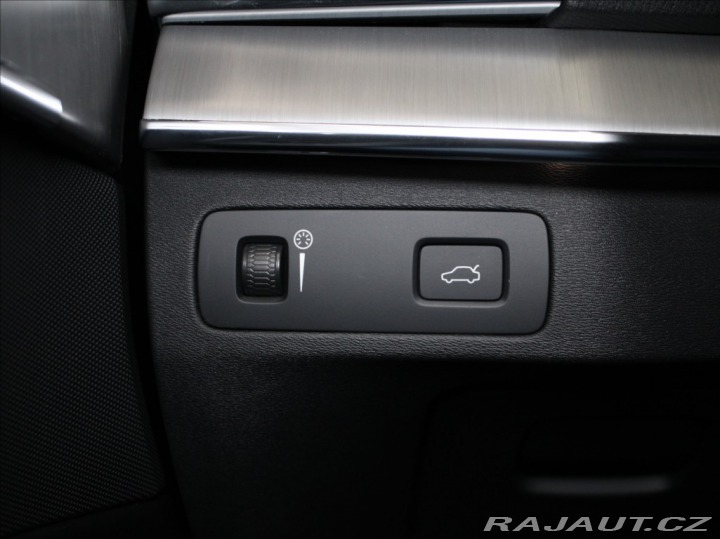 Volvo XC90 2,0 B5 AWD Mom.PRO Paměť 2021