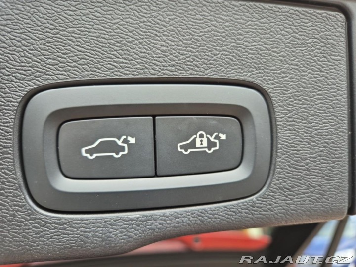 Volvo XC60 2,0 B4 AWD PLUS DARK 2024