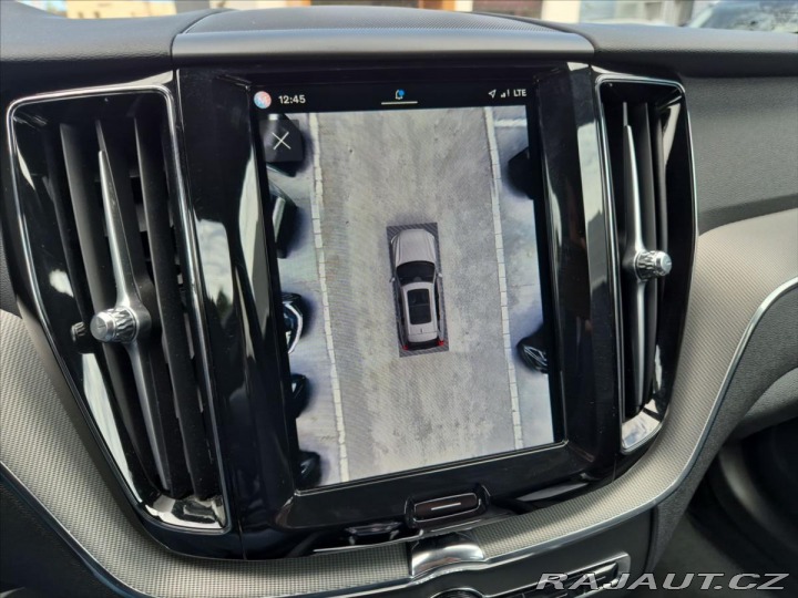 Volvo XC60 2,0 B4 AWD PLUS DARK 2024
