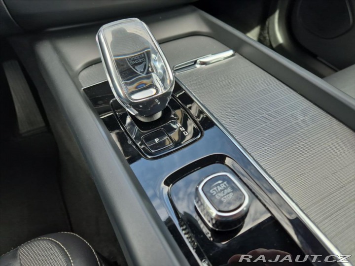 Volvo XC60 2,0 B4 AWD PLUS DARK 2024