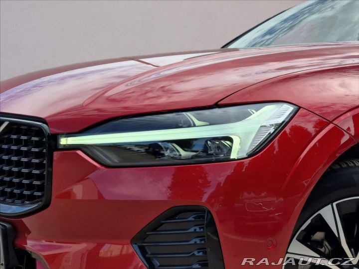 Volvo XC60 2,0 B4 AWD PLUS DARK 2024