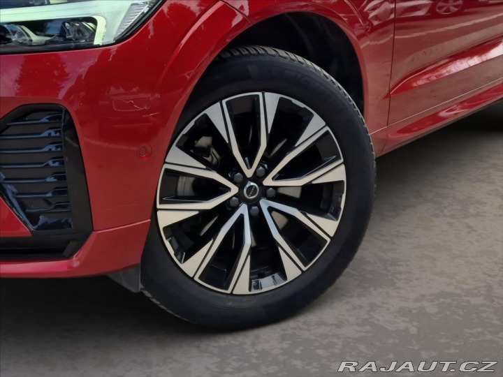 Volvo XC60 2,0 B4 AWD PLUS DARK 2024