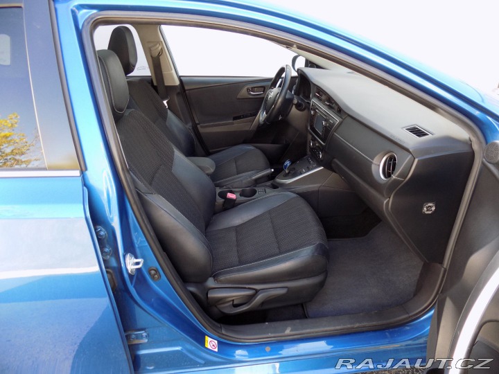 Toyota Auris 1.8i/Hybrid/Pano/NAVI/ 2014