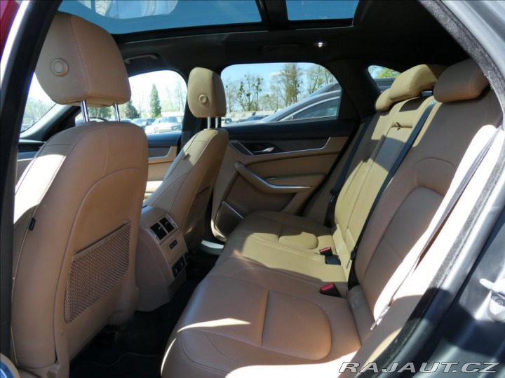 Jaguar F-Pace 2,0 D200 SE,1.maj,ČR,DPH, 2021