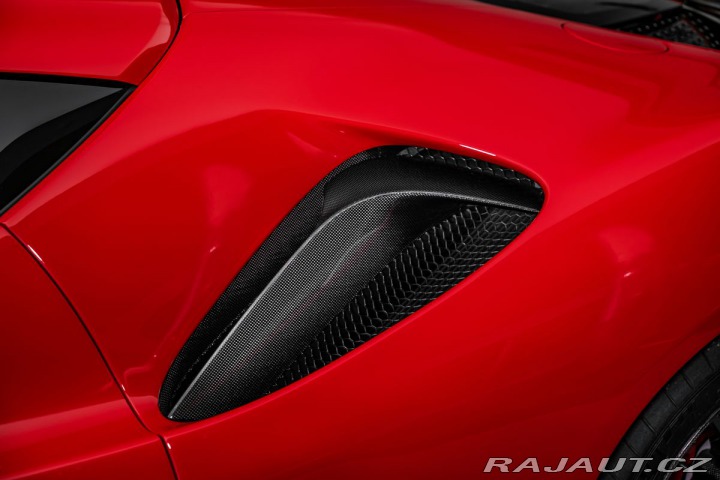 Ferrari SF90 Lift, karbon, metalíza 2024