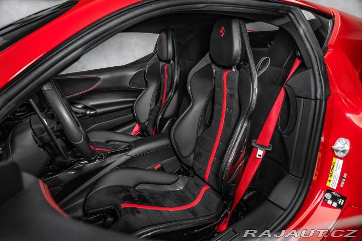 Ferrari SF90 Lift, karbon, metalíza 2024
