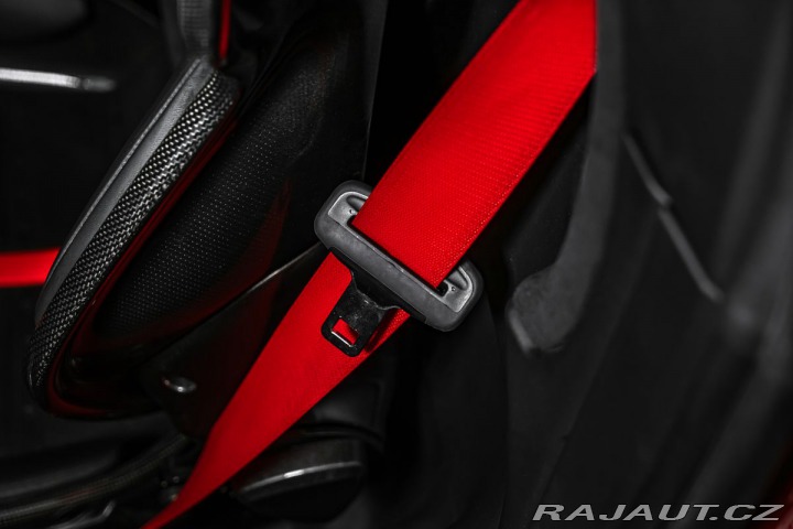 Ferrari SF90 Lift, karbon, metalíza 2024