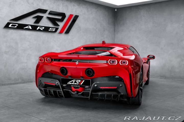 Ferrari SF90 Lift, karbon, metalíza 2024