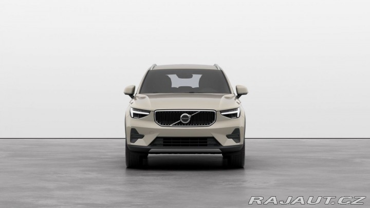 Volvo XC40 B3 2.0L 163 HP AT7 FWD CO 2026