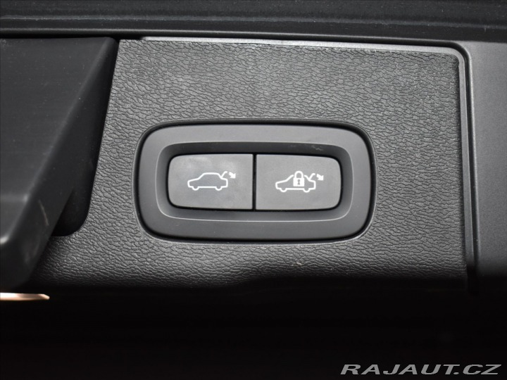 Volvo XC60 2,0 B4 AWD Ultimate tažné 2023
