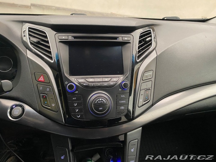 Hyundai i40 1,7   100kW-220tkm bílá a 1800