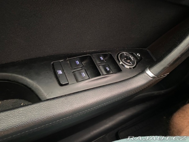 Hyundai i40 1,7   100kW-220tkm bílá a 1800