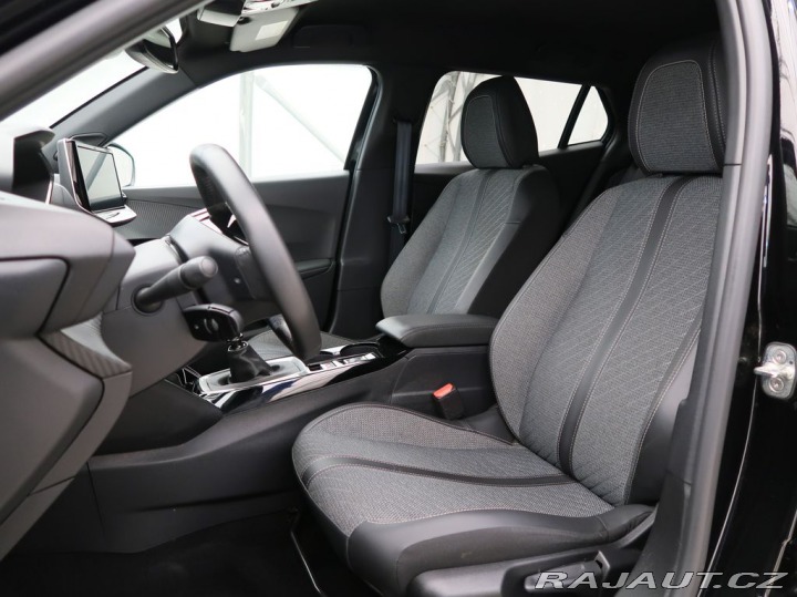 Peugeot 2008 1.2PureTech,74kW,ALLURE,M 2025