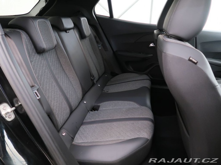 Peugeot 2008 1.2PureTech,74kW,ALLURE,M 2025