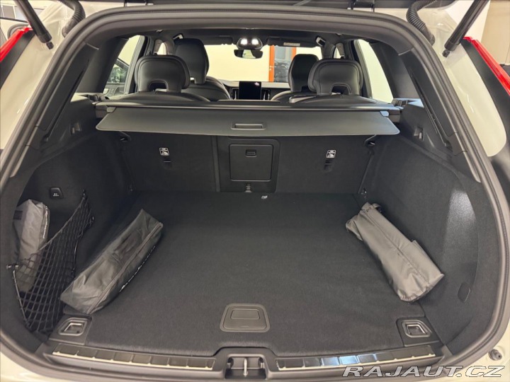 Volvo XC60 2,0 B5 AWD Plus Black Ed 2025