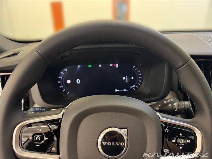 Volvo XC60 2,0 B5 AWD Plus Black Ed 2025