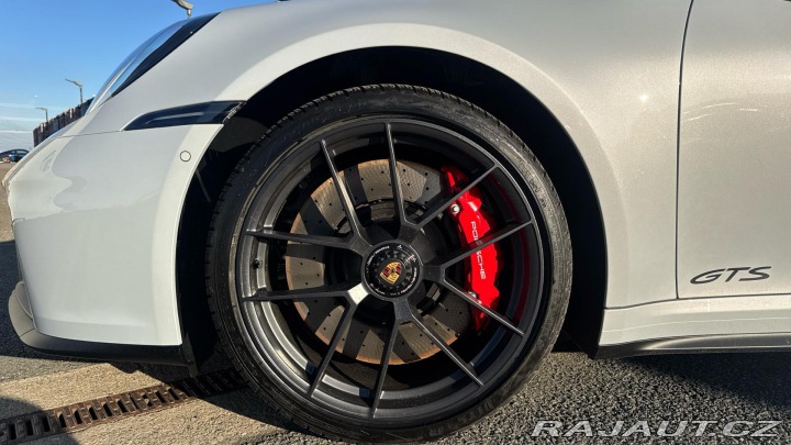 Porsche 911 GTS 2025