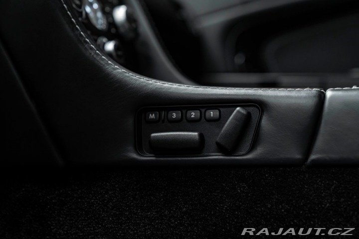 Aston Martin V8 Vantage  2012