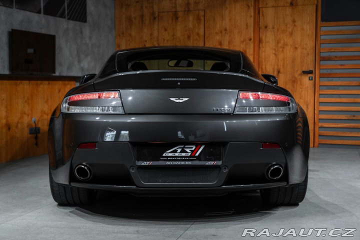 Aston Martin V8 Vantage  2012