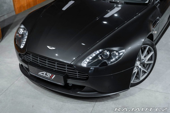 Aston Martin V8 Vantage  2012