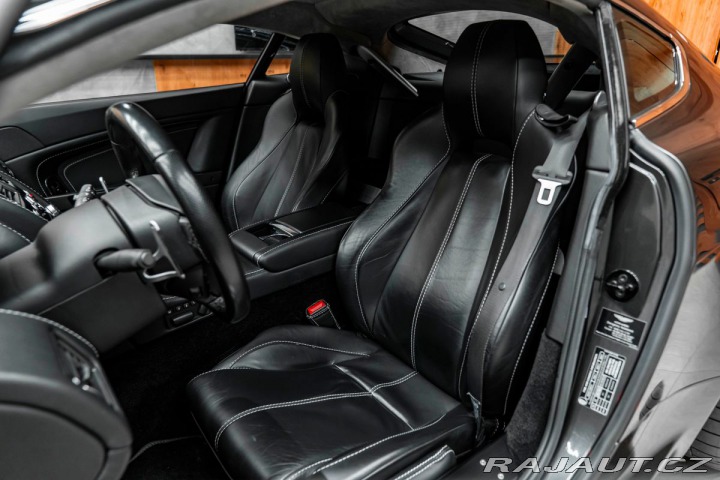 Aston Martin V8 Vantage  2012