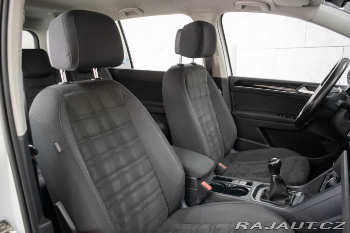 Volkswagen Touran 2.0 TDI 110kW R-LINE*TAŽN 2018