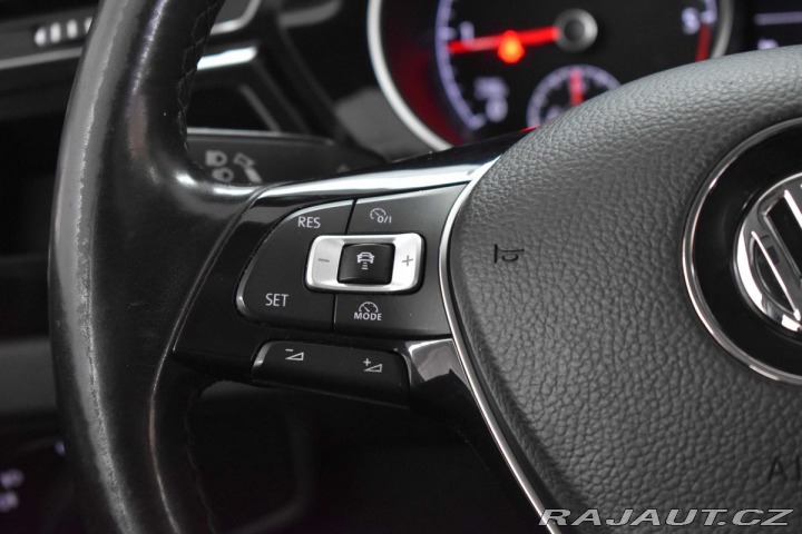 Volkswagen Touran 2.0 TDI 110kW R-LINE*TAŽN 2018