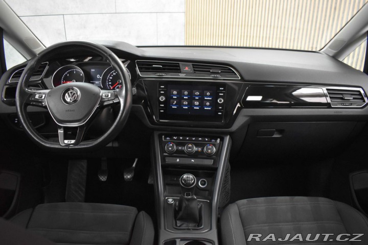 Volkswagen Touran 2.0 TDI 110kW R-LINE*TAŽN 2018