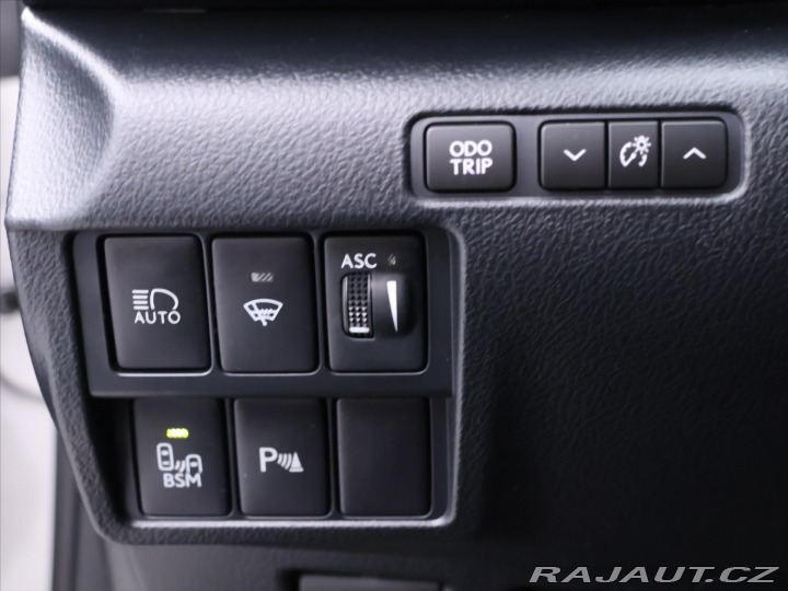 Lexus RC 300h 2,5 133kW F-Sport Na 2017