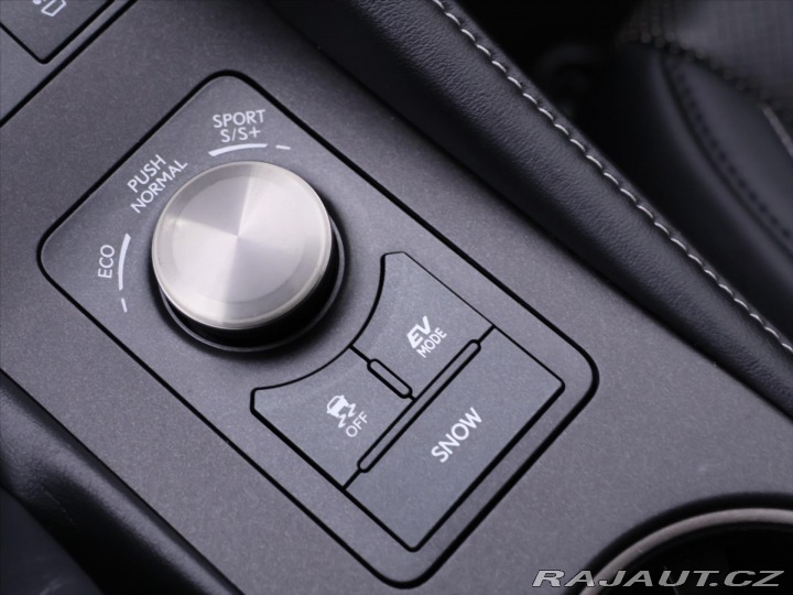 Lexus RC 300h 2,5 133kW F-Sport Na 2017