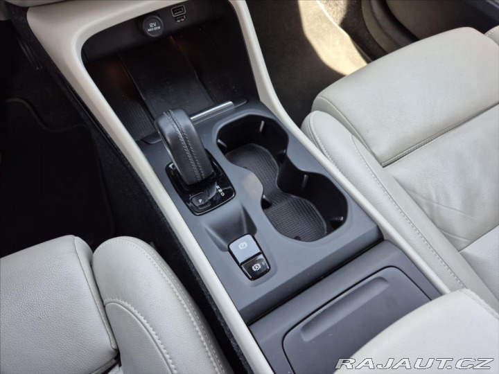 Volvo XC40 2,0 B4 AWD AT 2020