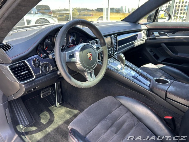 Porsche Panamera GTS 2012