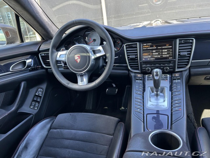 Porsche Panamera GTS 2012