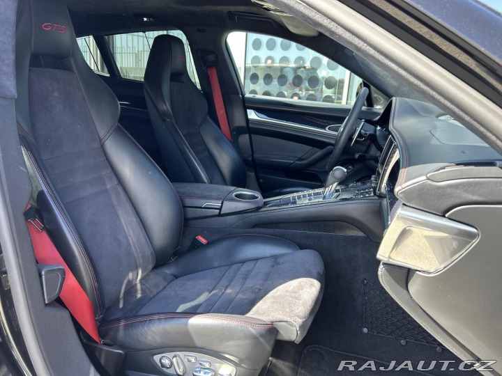 Porsche Panamera GTS 2012