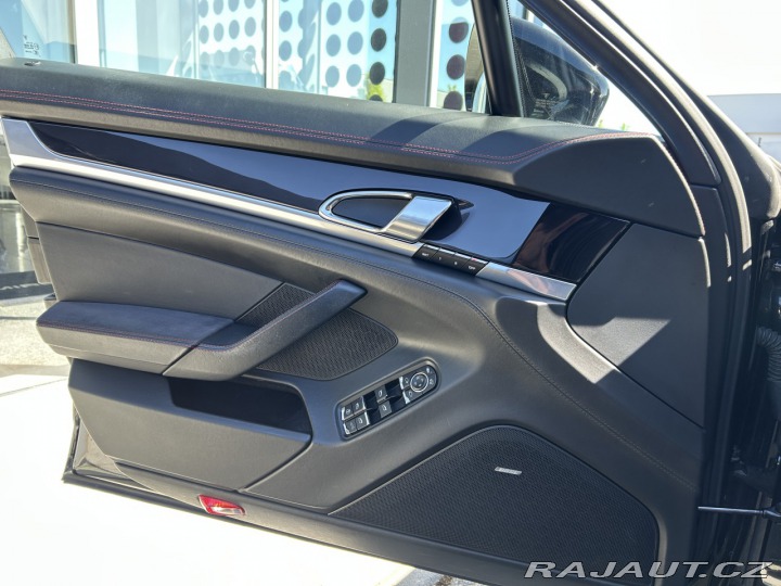 Porsche Panamera GTS 2012