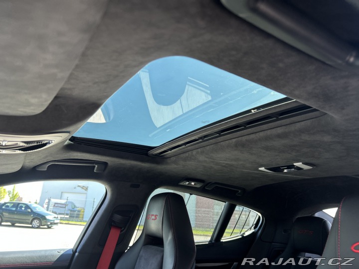 Porsche Panamera GTS 2012