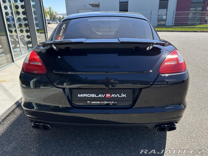 Porsche Panamera GTS 2012